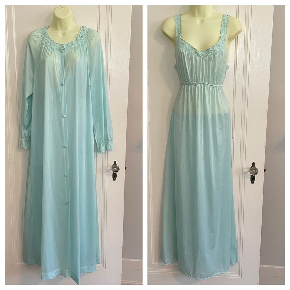 Vtg 60s/70s Vanity Fair light blue nylon long nightgown & robe set with lace